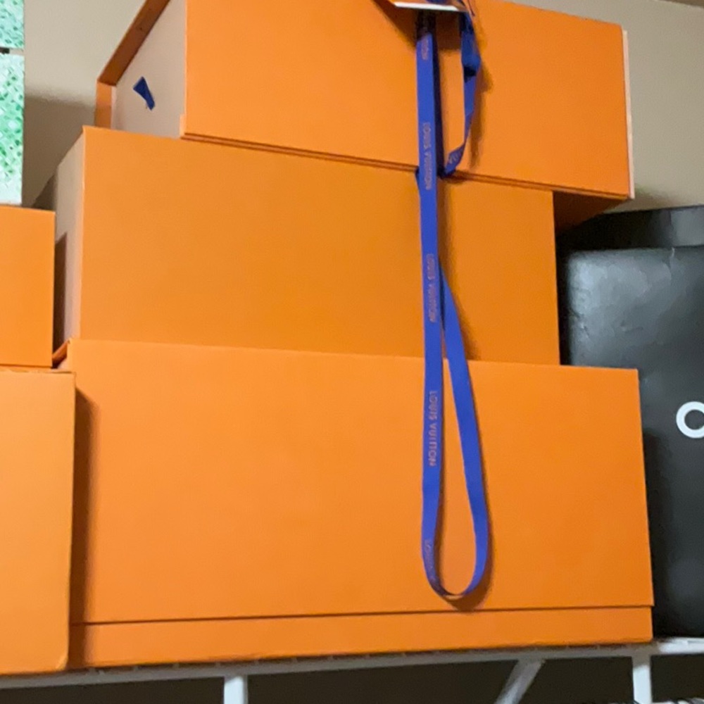 Louis Vuitton box medium size10x10
